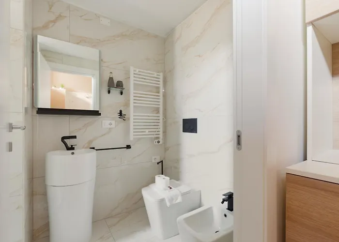 Apartament Guesthost - Bright With Balcony - Piazzale Loreto *